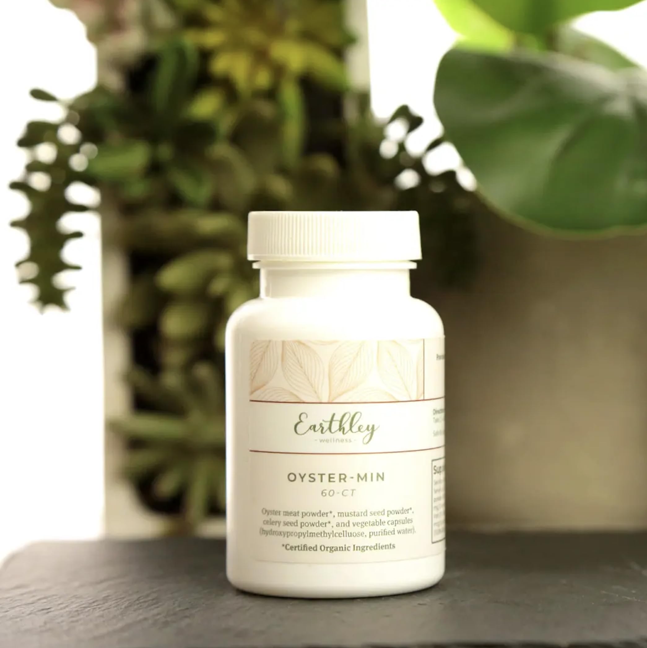 Close-up of Earthley Oyster-Min Capsules bottle
