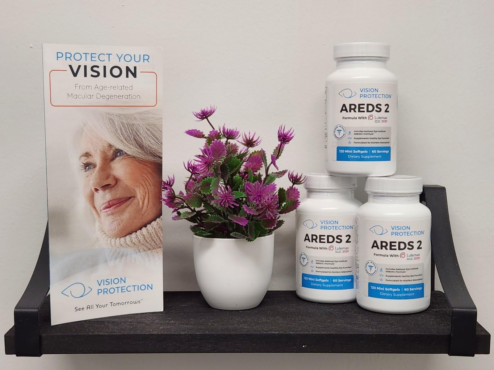 Easy-to-swallow AREDS2 capsules close-up