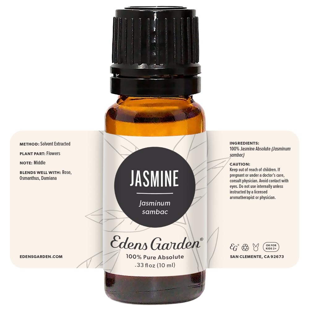 Licensed aromatherapists from Edens Garden offering guidance