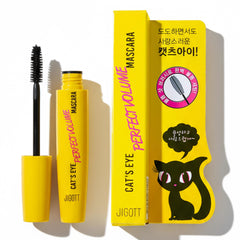 Ekais Cat’s Eye Mascara dual-brush lift demonstrates dramatic curl and length.