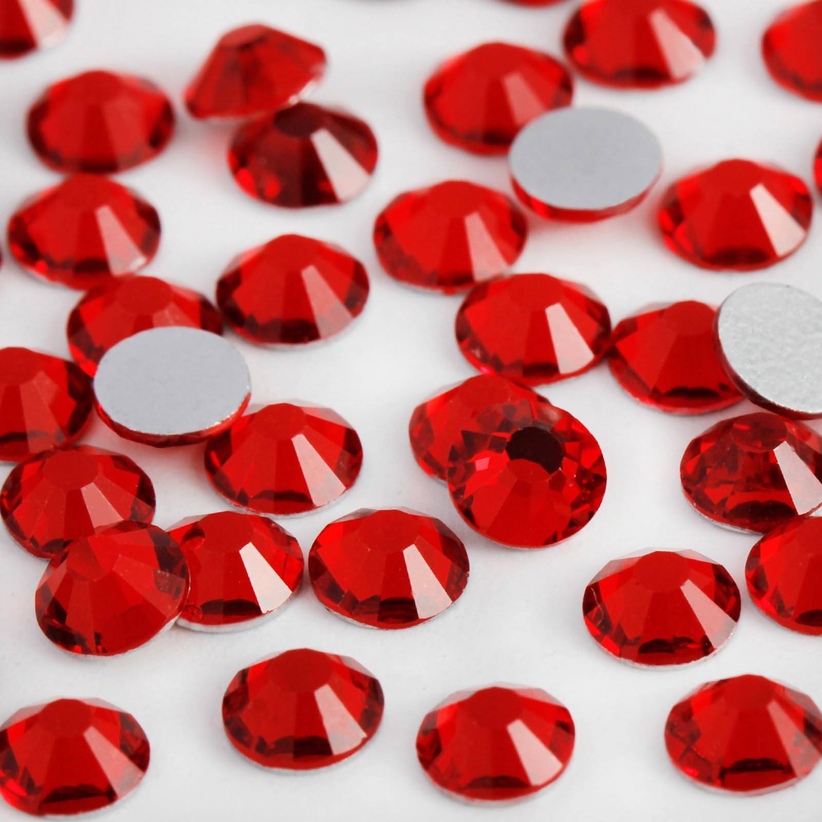 ELEEGEM SS20 flatback rhinestones for nail art with brilliant diamond-cut sparkle and strong adhesion