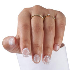 ELEVATED LÉGACY strong nail glue helps secure wear for days.