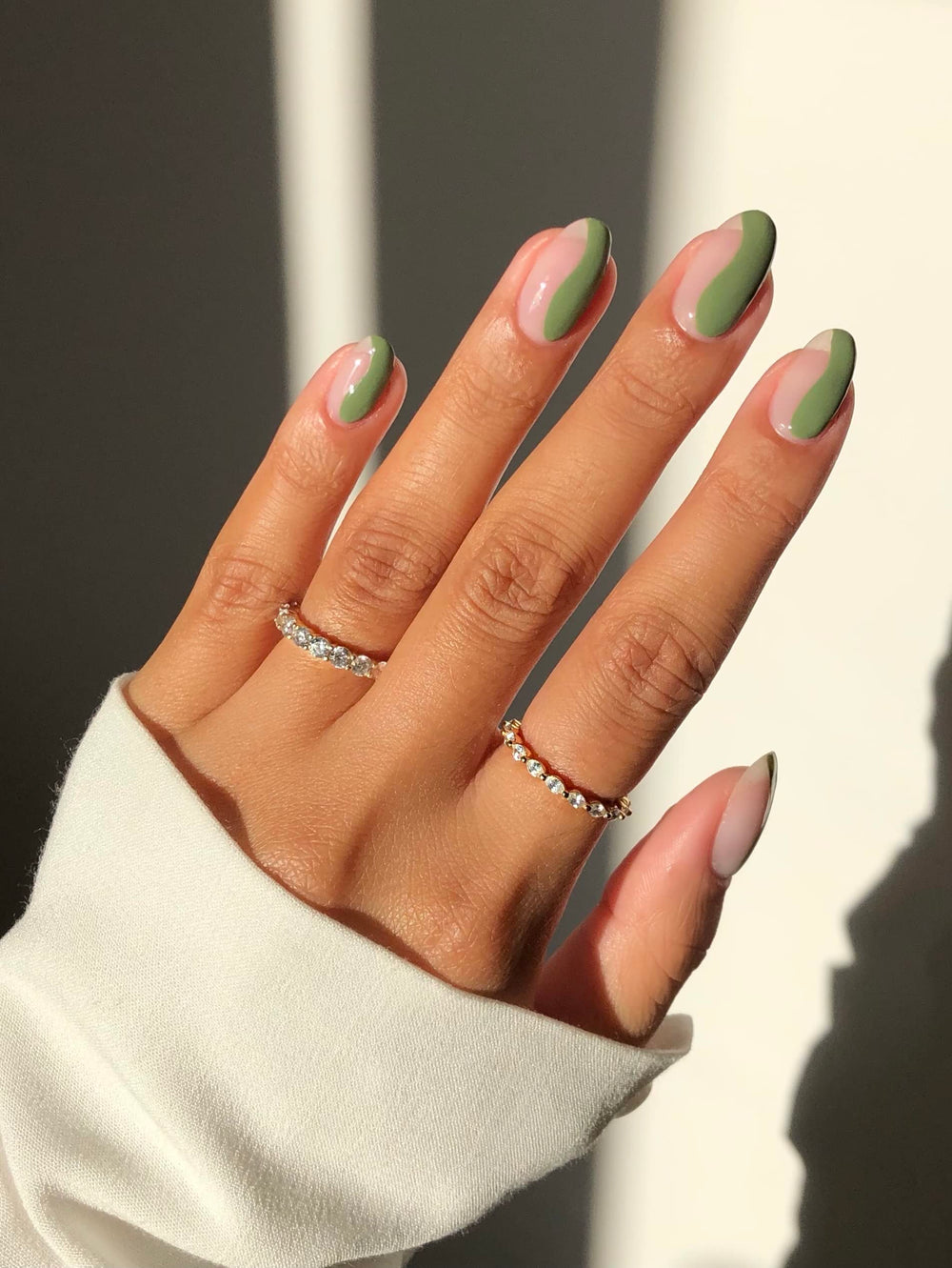 ella+mila fast-dry top coat drying in under three minutes for time-saving manicures.