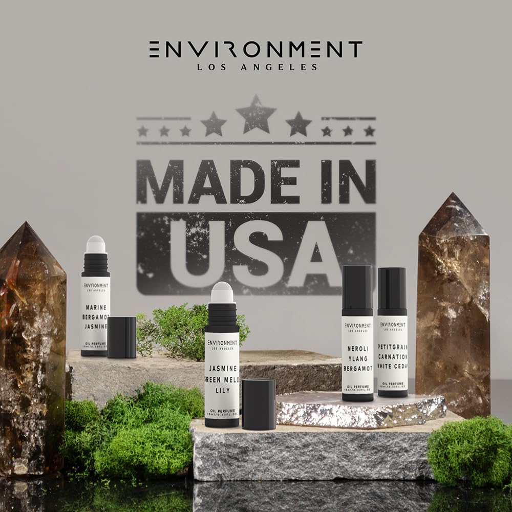 ENVIRONMENT Designer-inspired fragrance presentation evokes resort luxury.