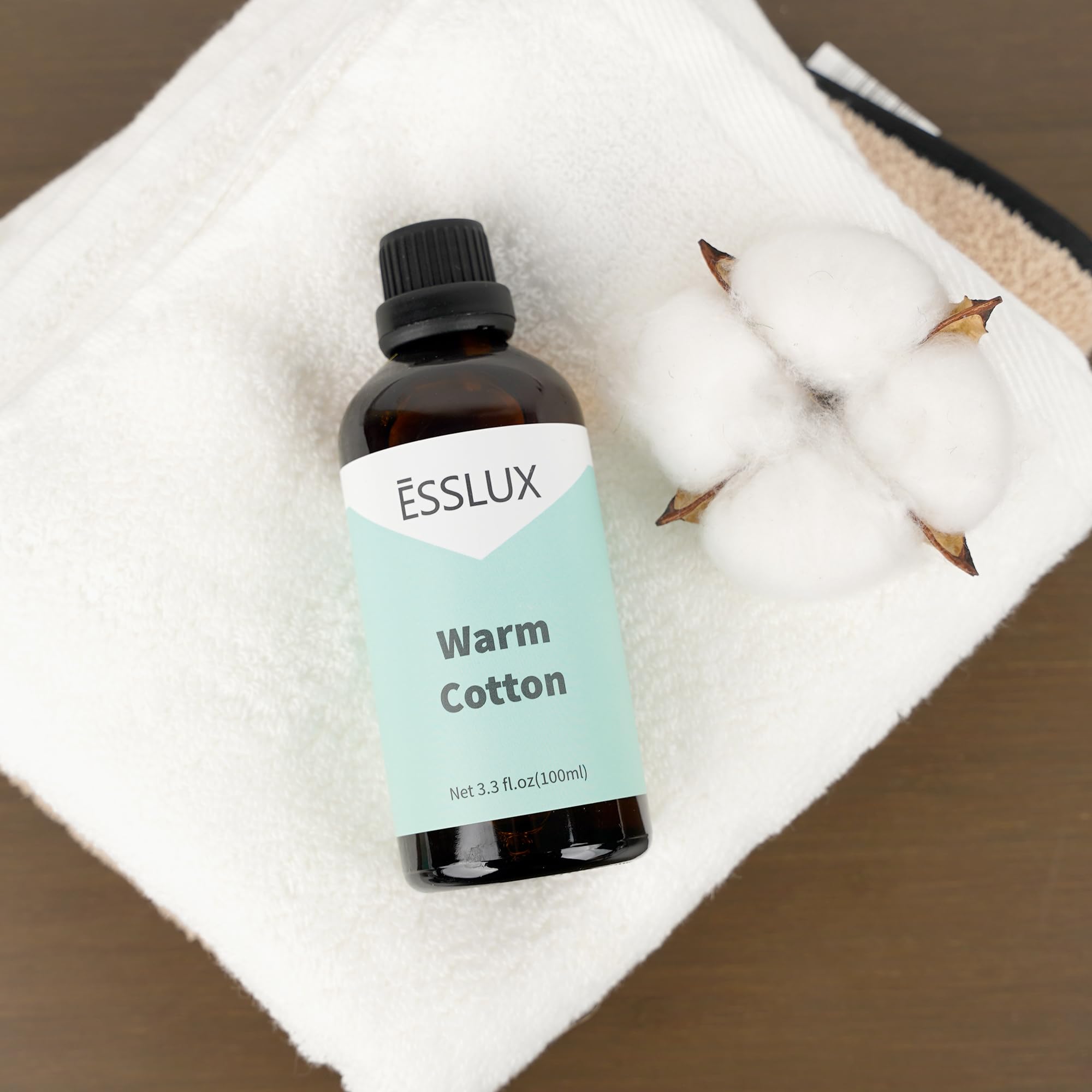 Close-up of Warm Cotton fragrance oil