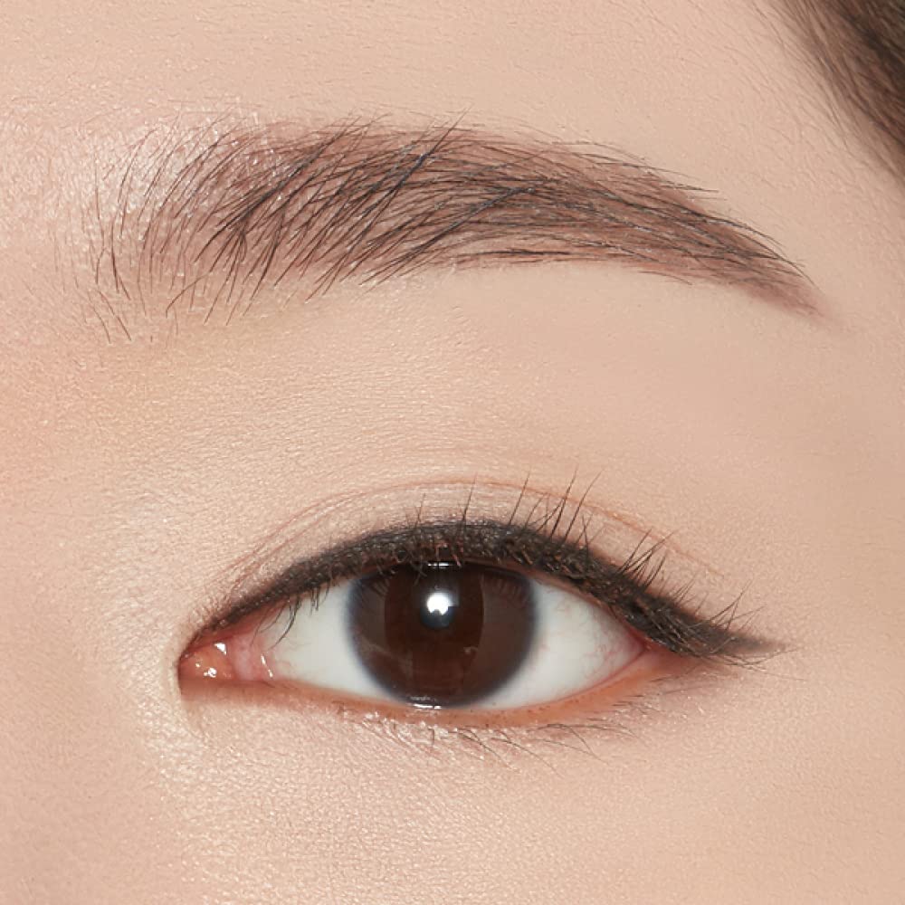 ETUDE Proof 10 Gel Pencil Liner twist applicator in action.