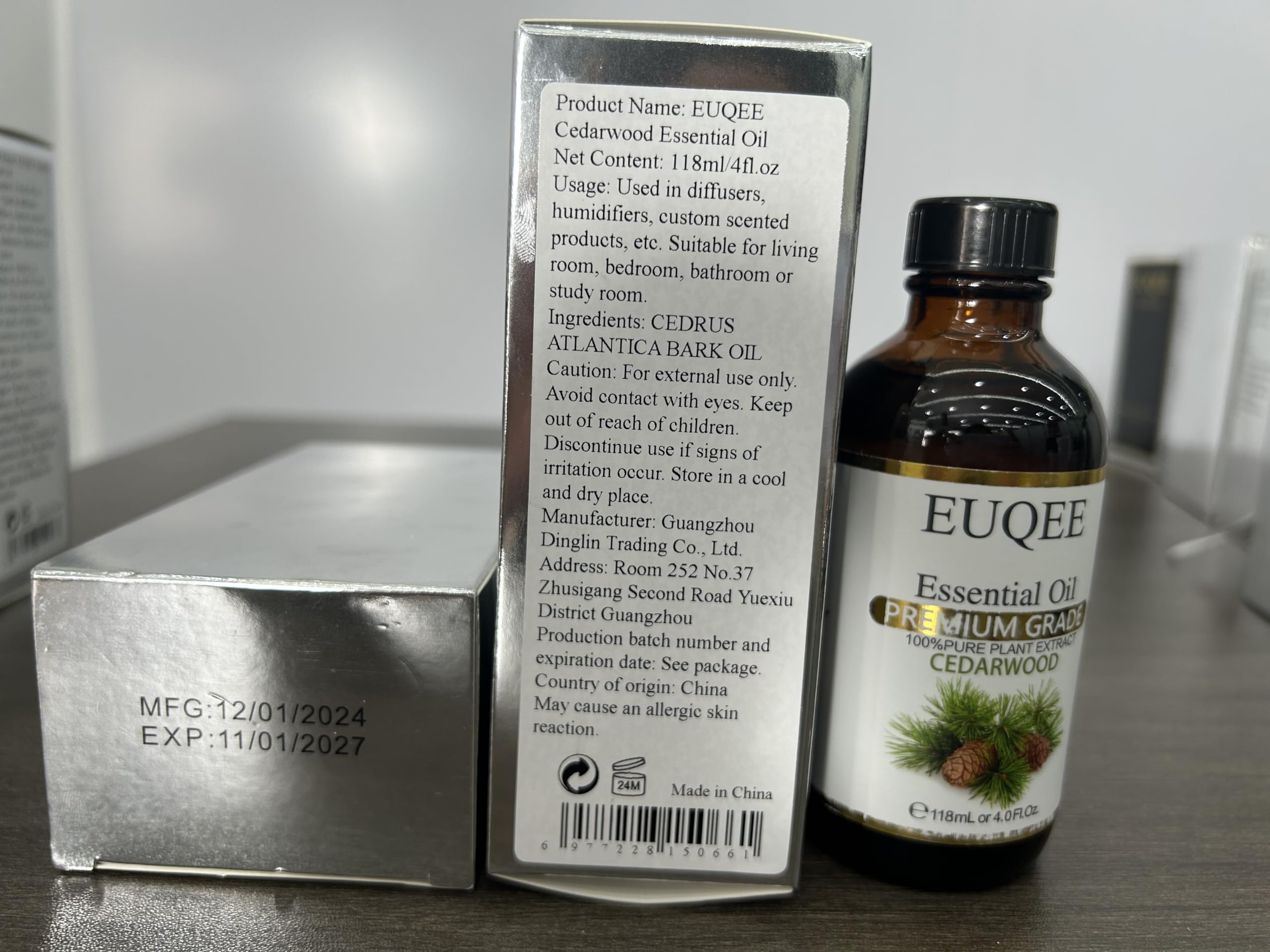 Illustration of using Cedarwood oil drops for diffusion