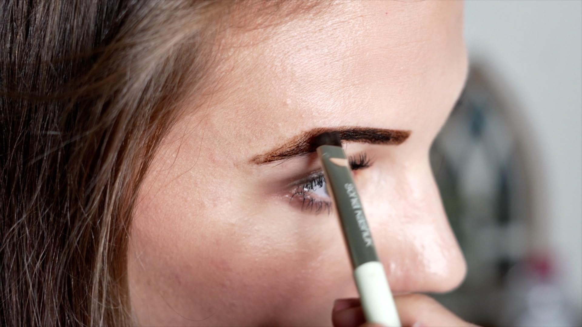 Existing Beauty step-by-step instructions guide easy at-home brow tinting