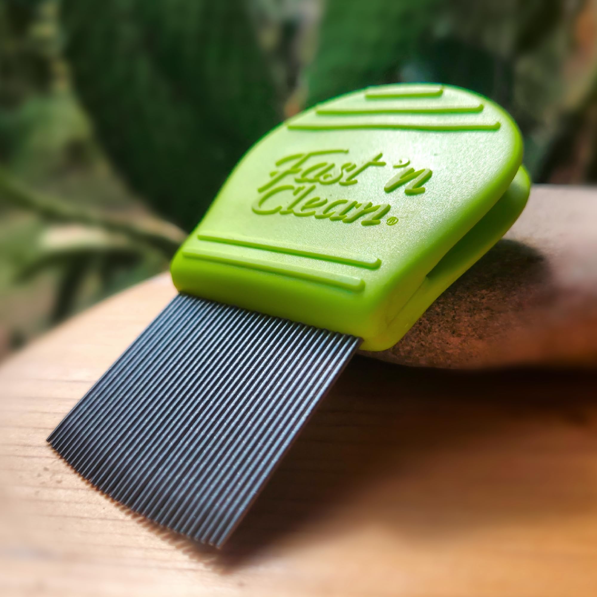 Fast 'n Clean Lice Comb lifetime warranty highlights durable construction.