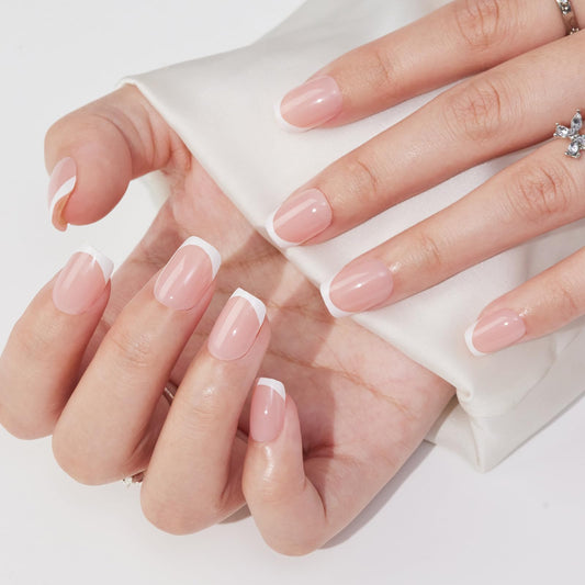 Findigit white gel press-on nails for a clean, polished look.