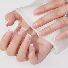 Findigit white gel press-on nails for a clean, polished look.