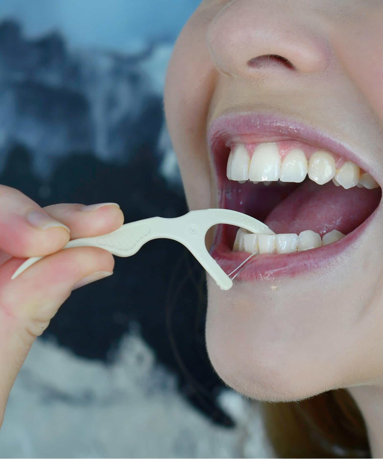 Compostable floss picks for sustainable oral care