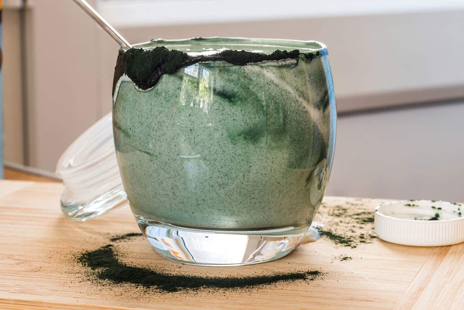 Illustration of chlorella powder nutritional benefits