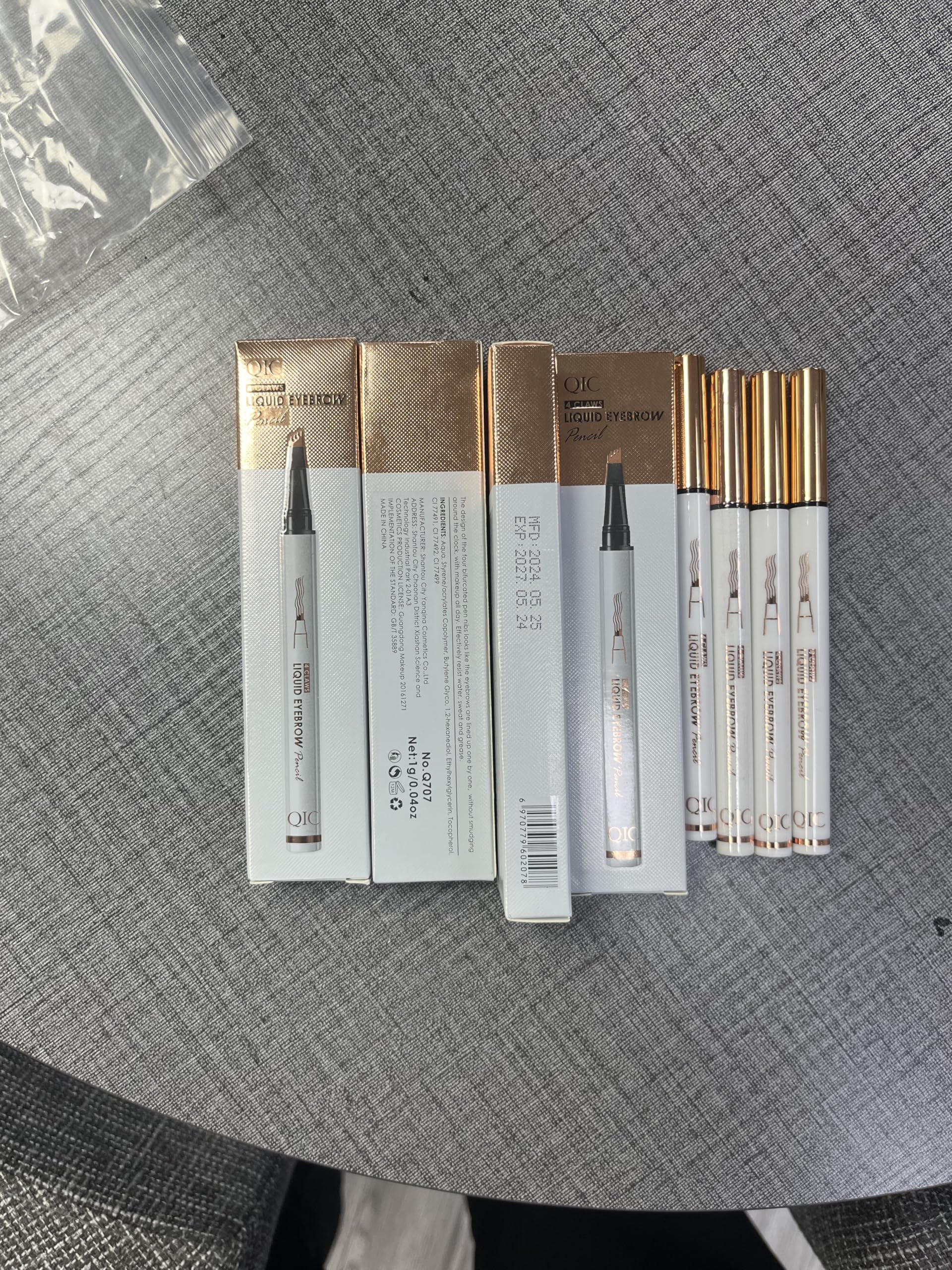 Fosiut gift-ready brow pencil packaging ideal for beauty lovers.