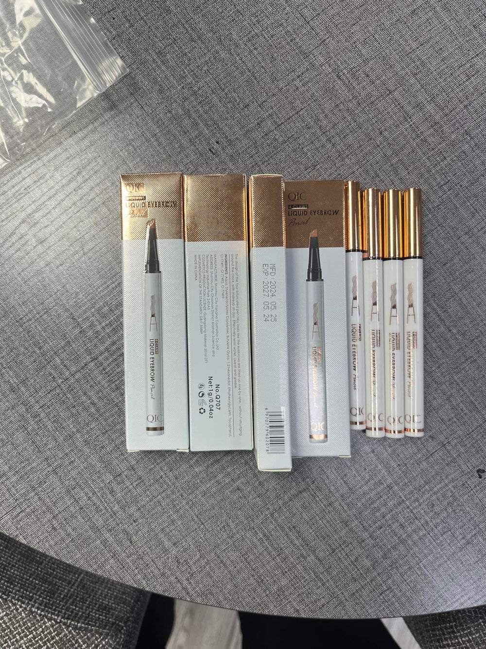 Fosiut gift-ready brow pencil packaging ideal for beauty lovers.