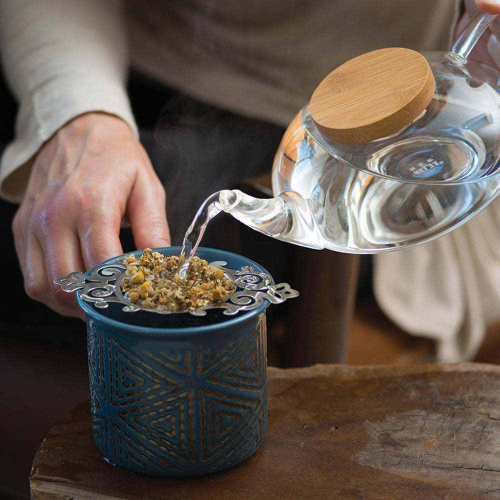Frontier Co-op Chamomile Flowers packaging and loose flowers
