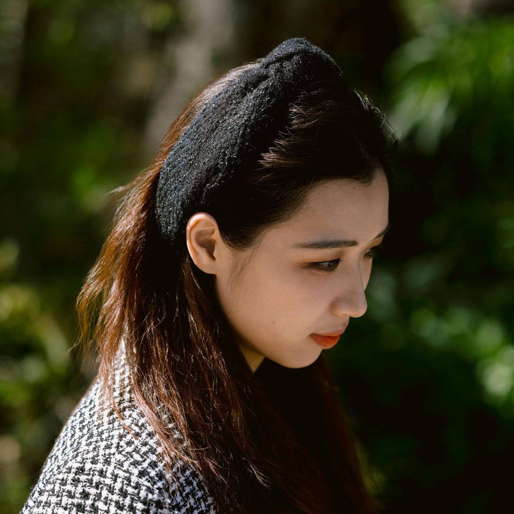 Funcosta headband anti-slip technology keeps hair in place during busy days