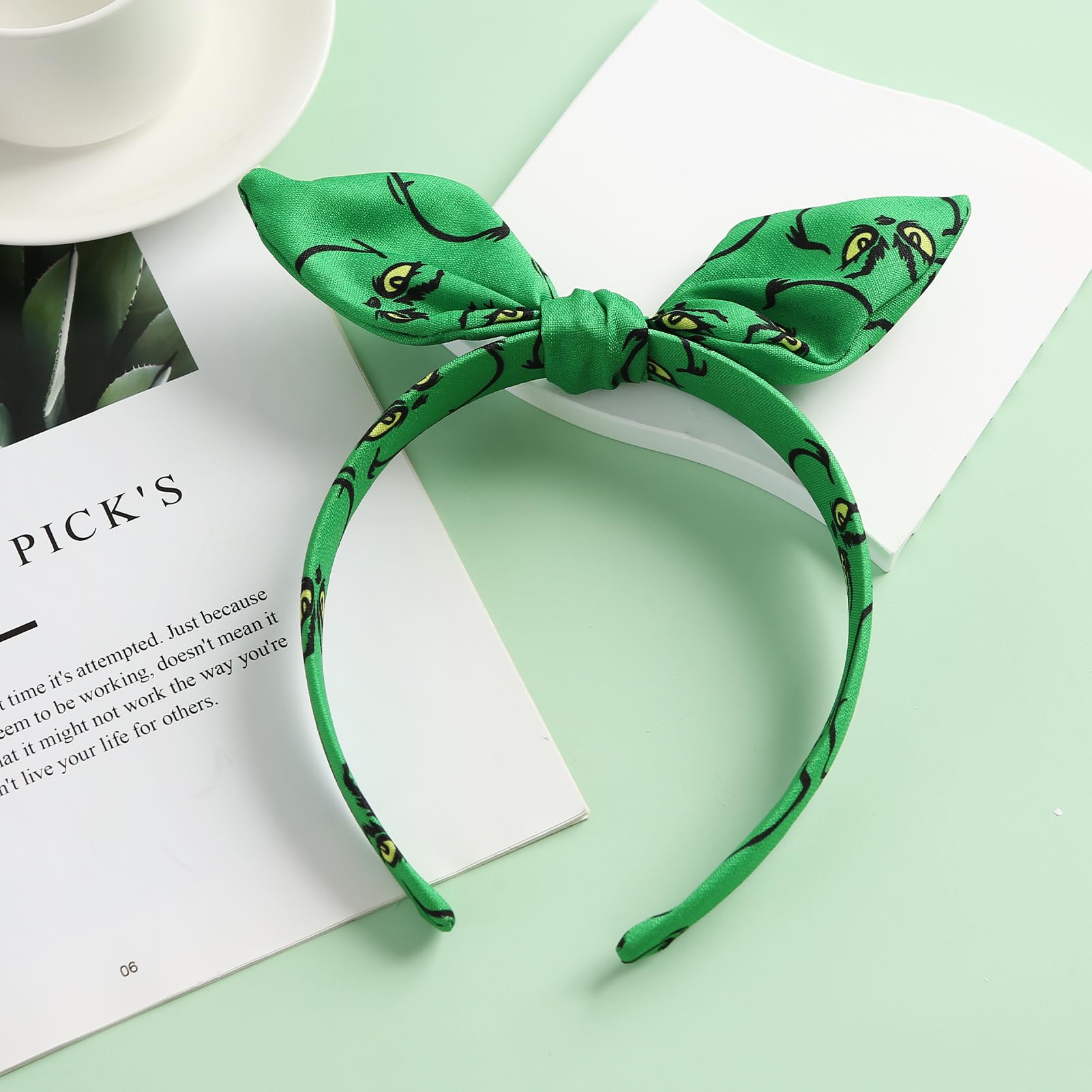 Furutonhe wire-adjustable bow keeps a three-dimensional look