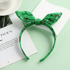 Furutonhe wire-adjustable bow keeps a three-dimensional look