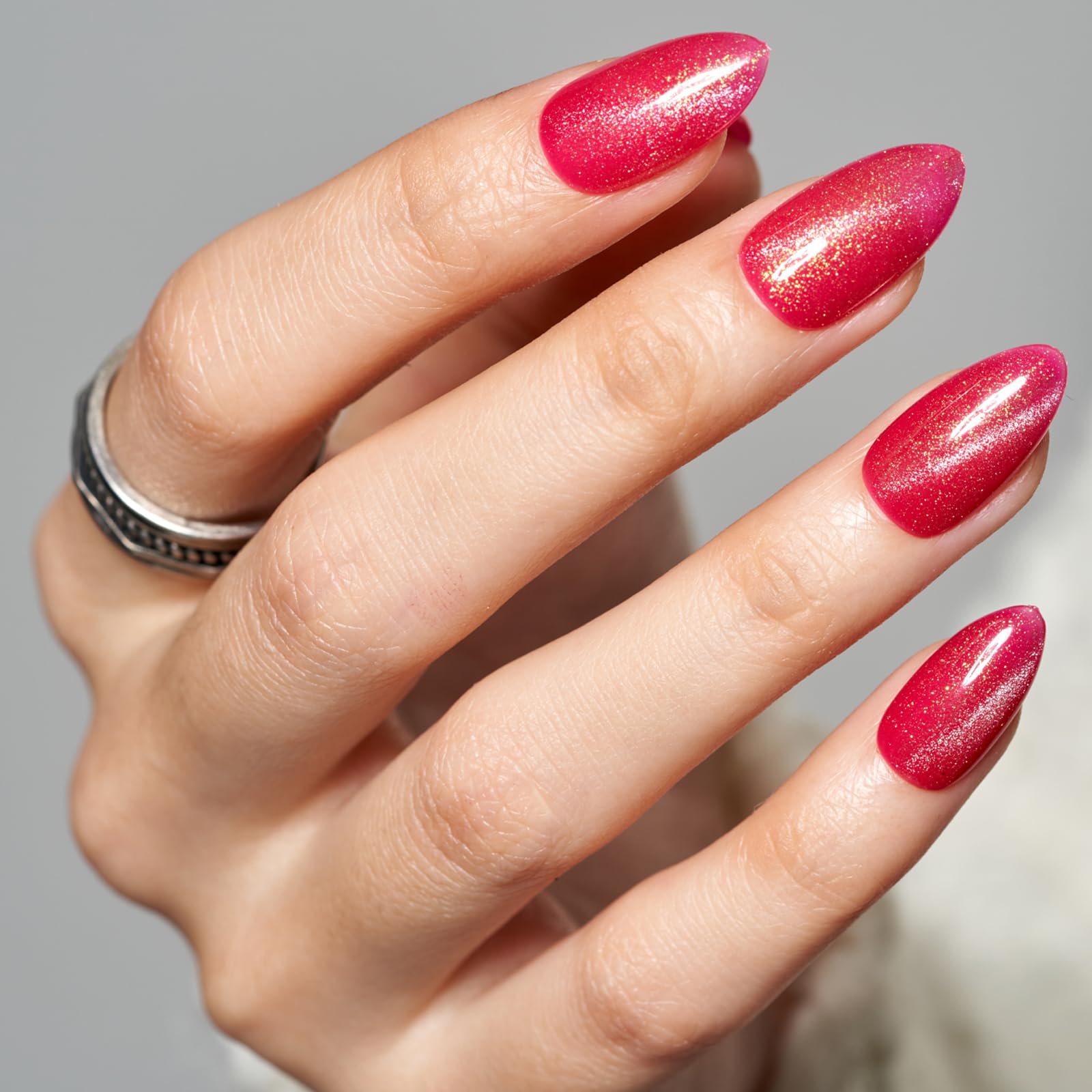 GLAMERMAID medium oval nails provide comfortable wear with natural finish.