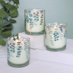 GORGE MOMENT eucalyptus-scented candle in green glass with leaf design for calming ambiance.