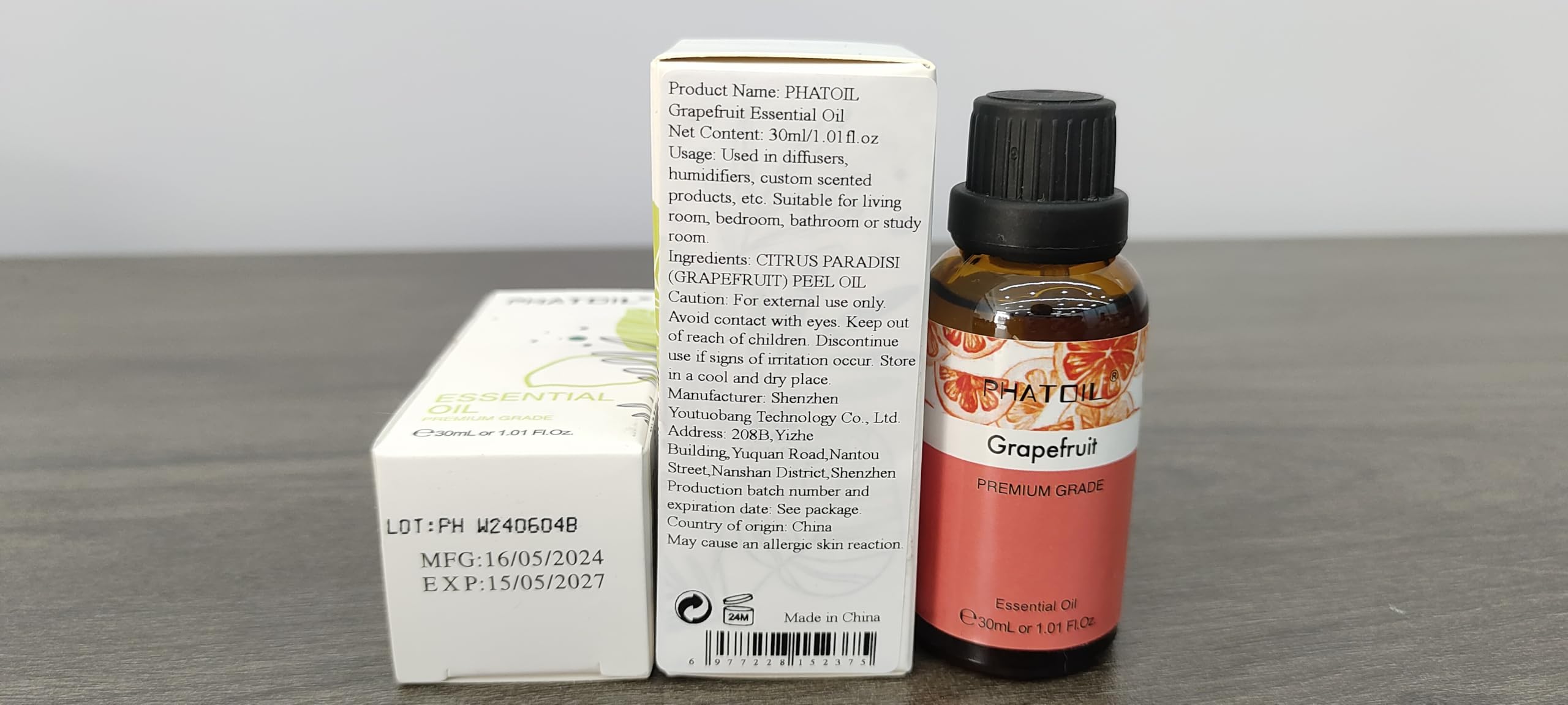 Amber glass bottle protecting Grapefruit Essential Oil from light