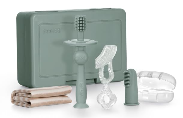 Close-up of soft silicone bristles from haakaa Training Toothbrush Set Pea Green