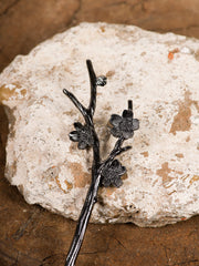 Stainless steel HAQUIL hairpin for durable, lasting shine during styling.