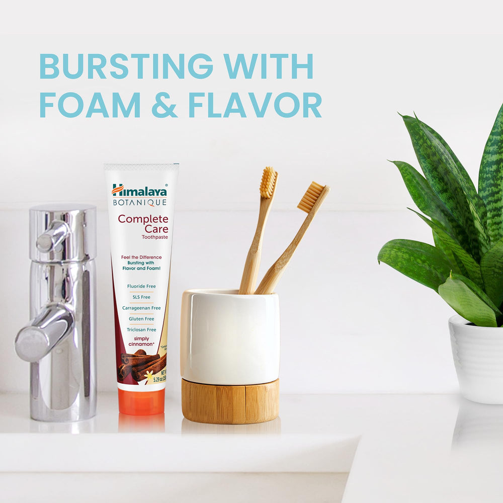 Label highlighting ingredients of Himalaya Botanique toothpaste