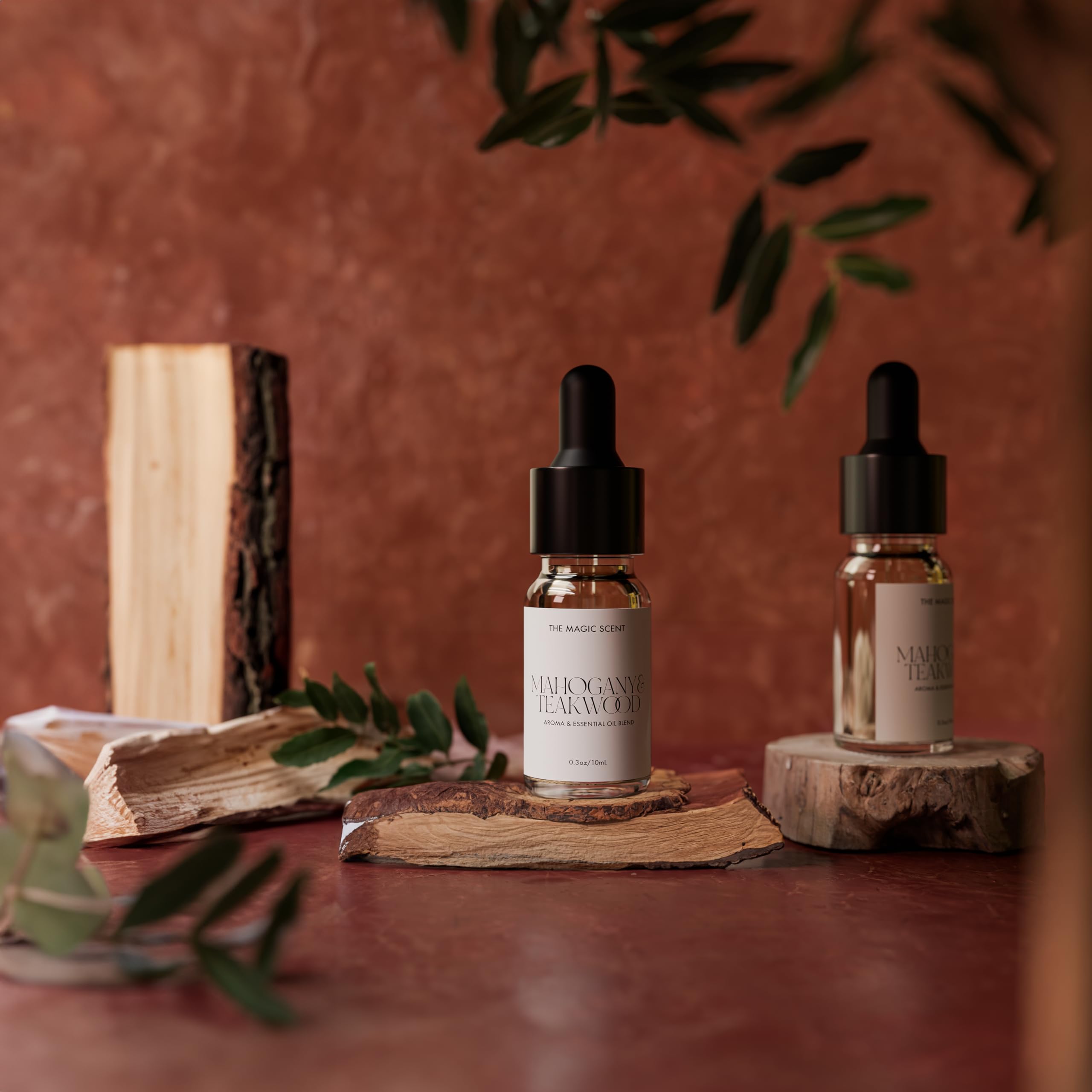 Hotel scent notes: top Mahogany and Teakwood, middle Dark Oak, Vetiver, Musk, base Lavender, Amber, Patchouli