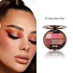 Houksouml palette highlights silky fine texture for easy blending on lids