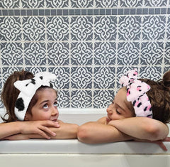Huachi face wash headband for women keeps hair dry during routines.