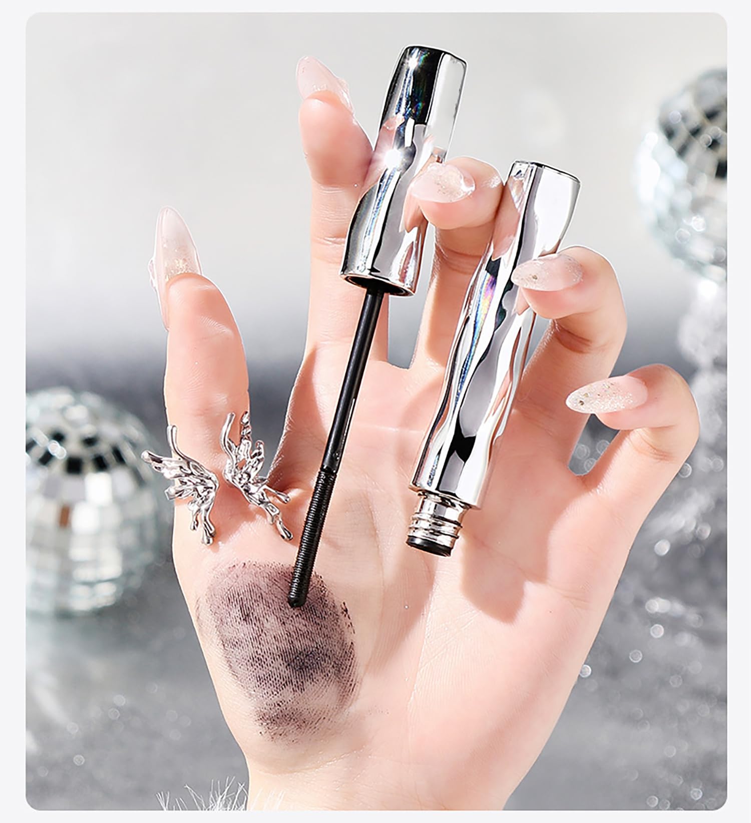 HUDABABY steel pipe eyelash primer design adds a modern touch