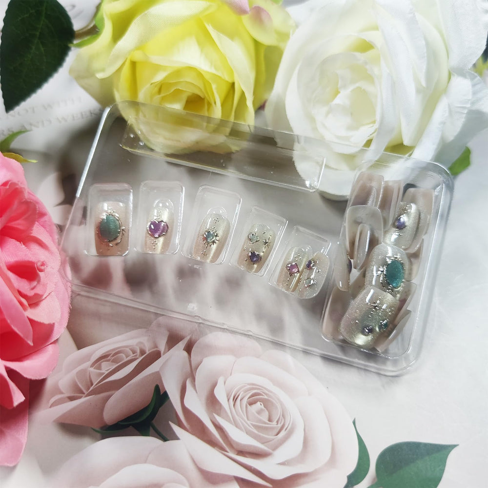 HZJXRT Rhinestones accents add glamour to any manicure