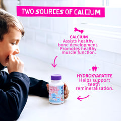 Child chewing Tooth Sparkles on-the-go for between brushing times