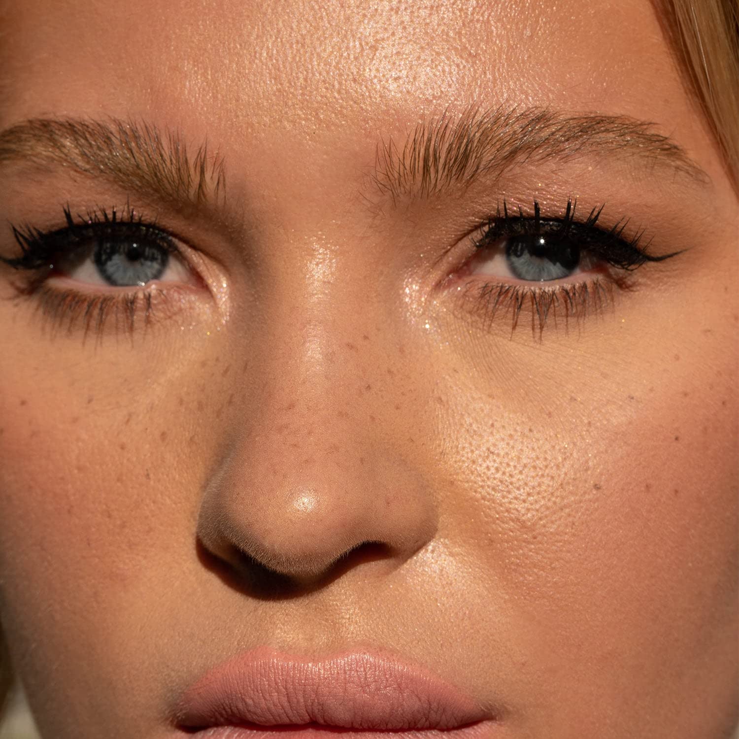 Close-up of Jason Wu Free-Da Brow dual-sided brush for precise brow shaping.