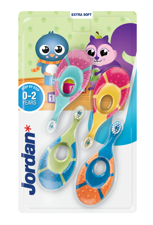 Jordan* Brosse bébé Étape 1 avec brins doux pour gencives sensibles.