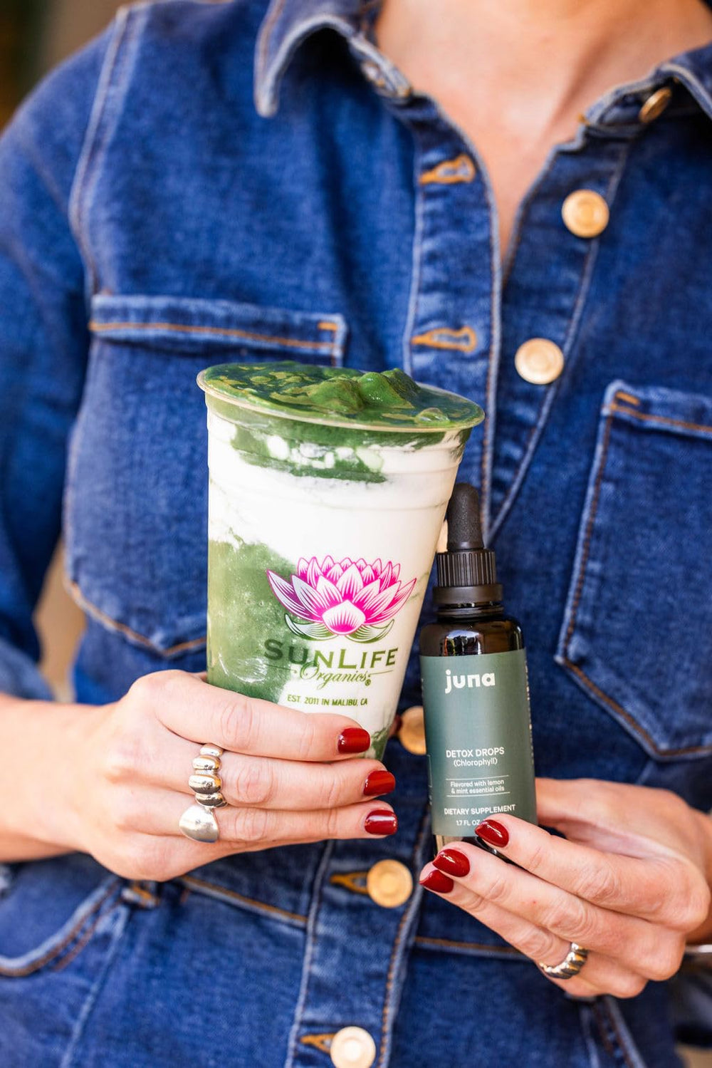 Lemon mint flavor of Juna Chlorophyll Drops enhances water intake.