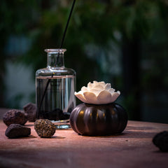 KAENAE Home recyclable oil bottle framed, eco-friendly packaging supports sustainable gifting.