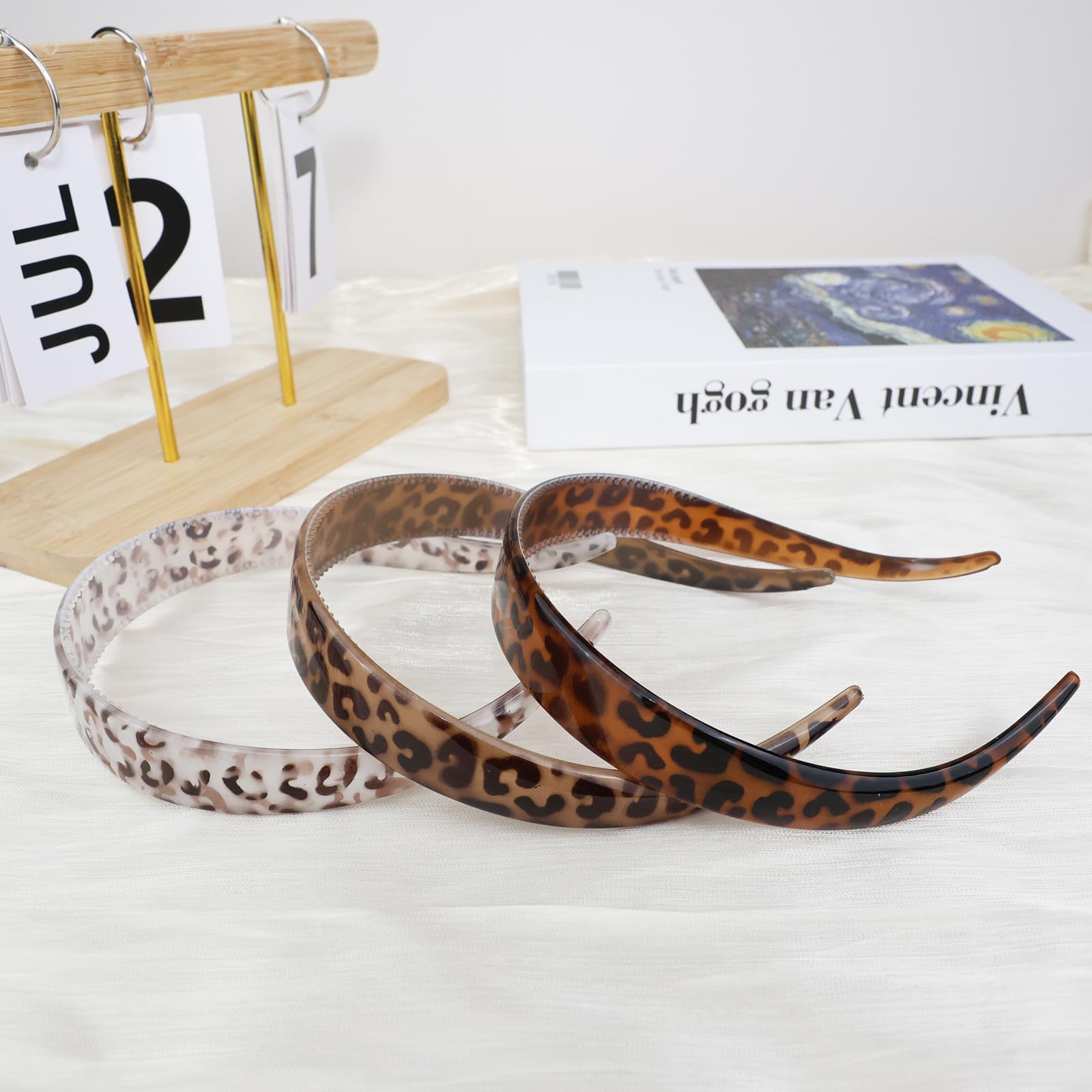 KOVOLITU headband showing tooth-shaped grip that holds hair in place