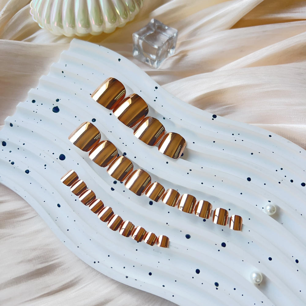 KQueenest toe nails kit includes 12 sizes for a precise toe fit.