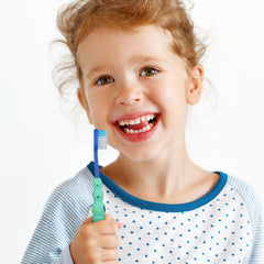 Suction-cup display-friendly Lauwell toddler toothbrush set