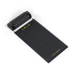 LELO Acupressure Mat with pillow – front view