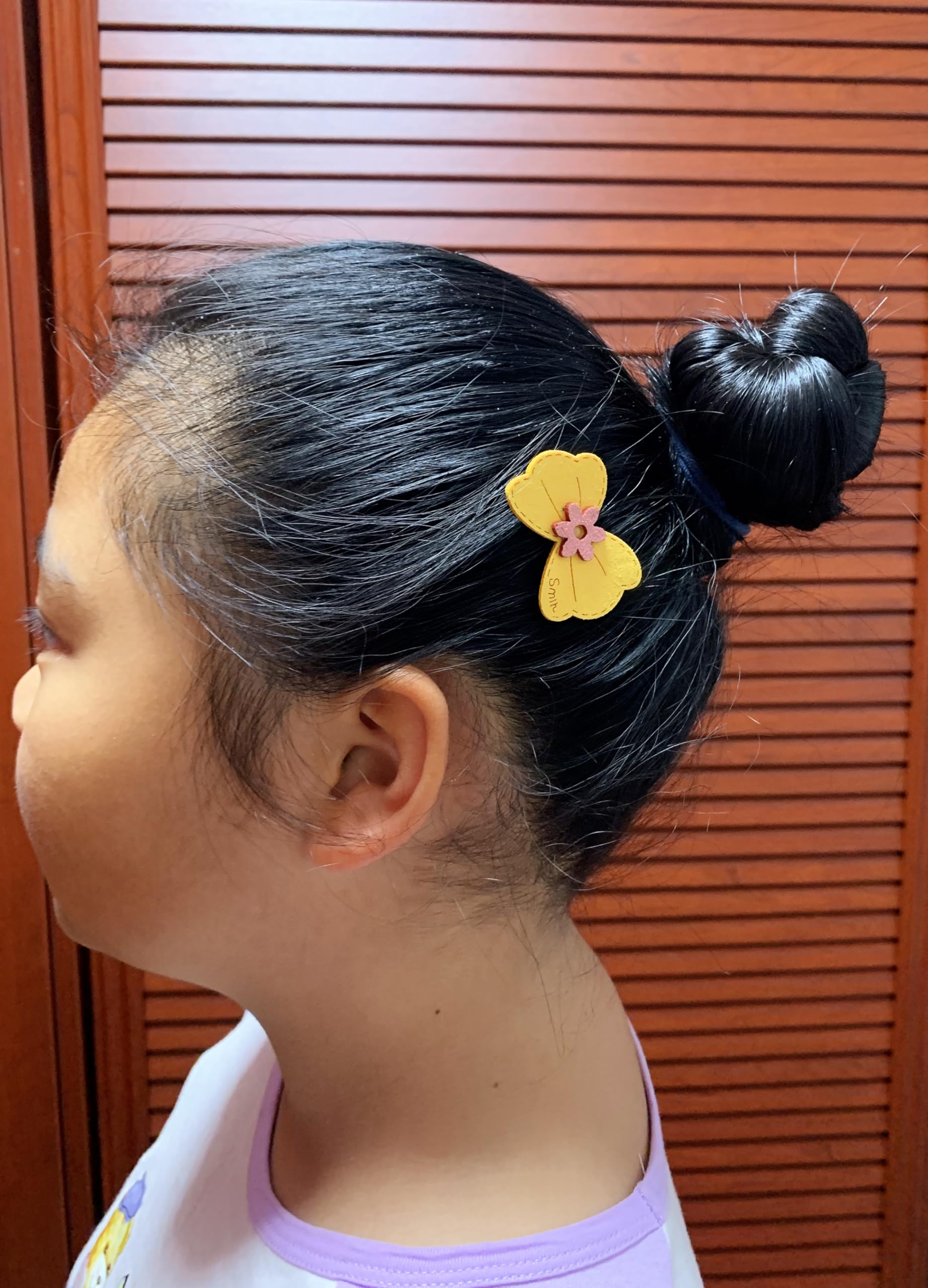 Lemeilleur fringe stickers for hairlines and nape areas smooth stray hairs.