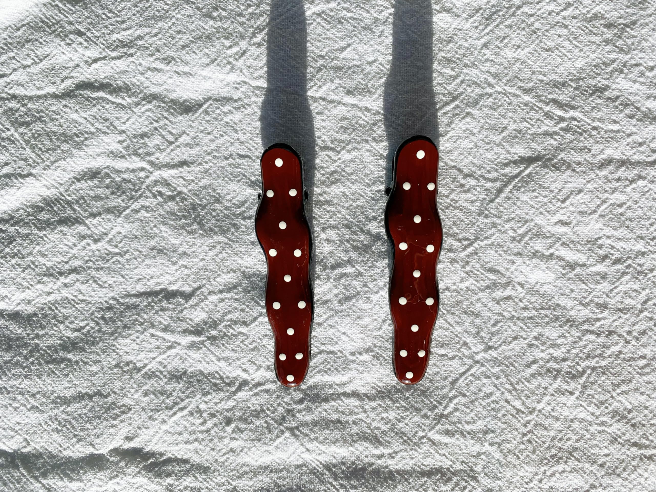 Lemeilleur thick-thin hair-friendly barrette enables quick, reliable updos