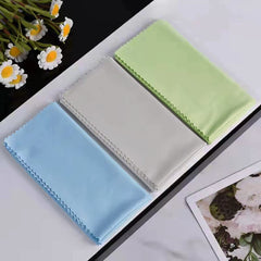 Lint-free microfiber cloth for delicate surfaces