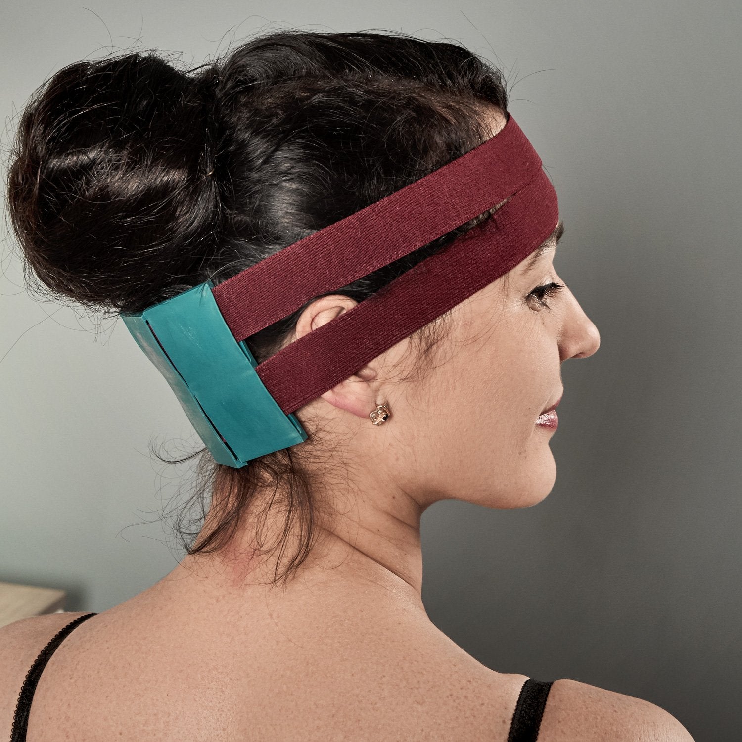 Portable acupressure therapy setup with Lyapko Belt and plates