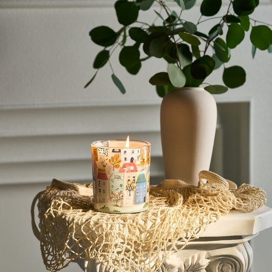 Sandalwood Floral Amber soy wax candle with 10.2 oz size