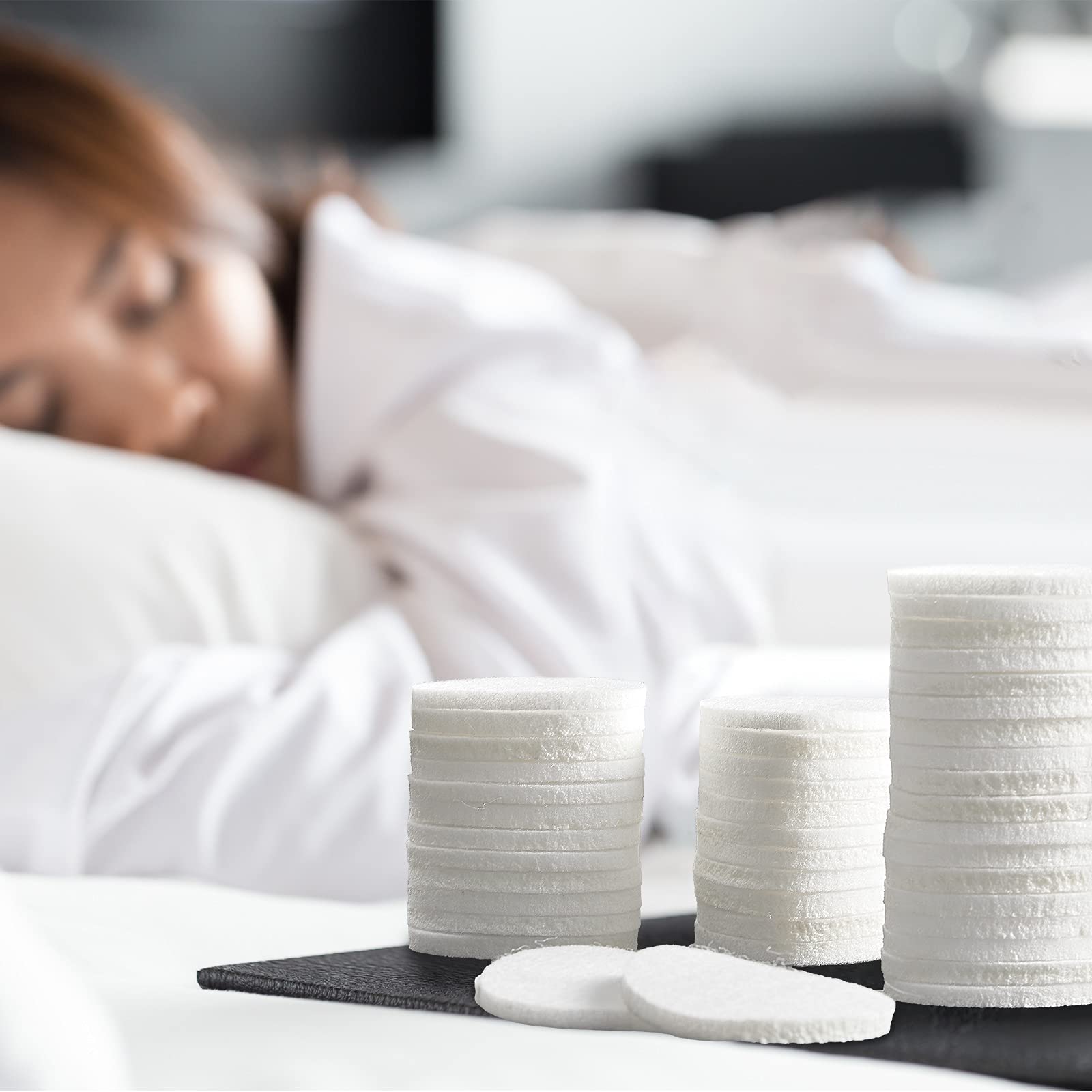 Aromatherapy diffuser releasing any scent with replacement pads