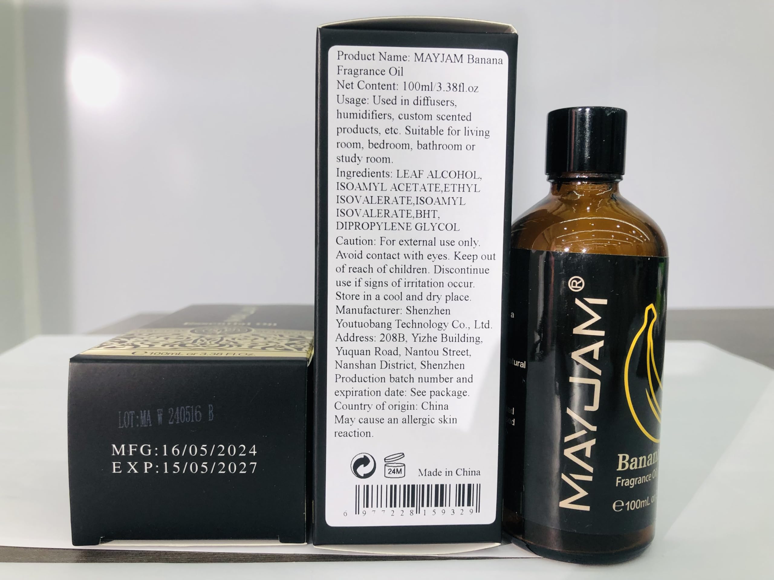 Contents of MAYJAM Banana fragrance oil set with dropper
